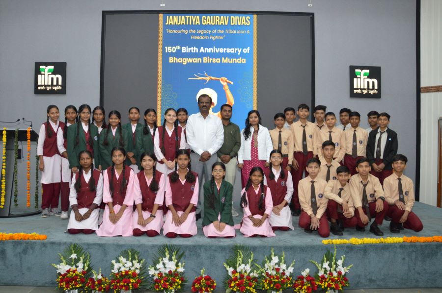 Group Photo with students of Eklavya