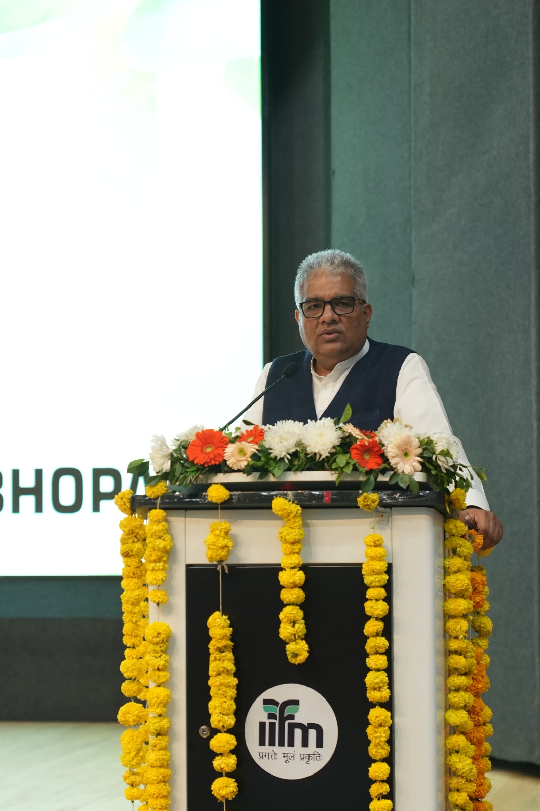 Address to Gathering by the H'nable Miniter